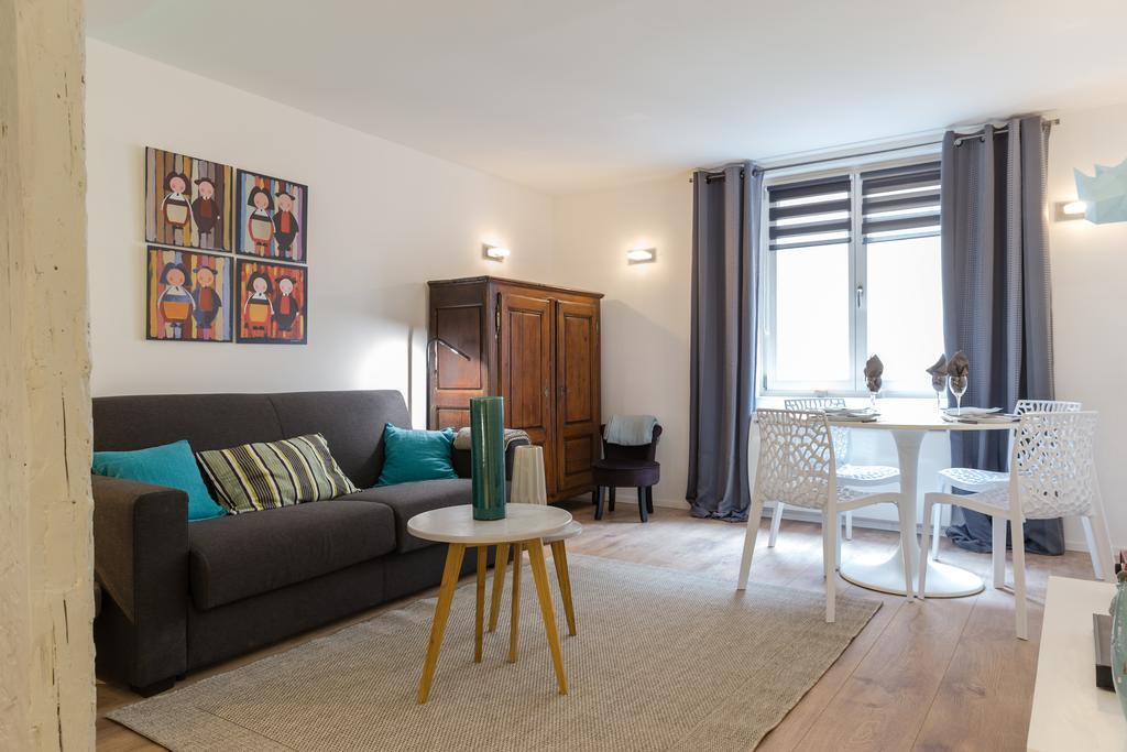 Grand Studio Centre Apartment *